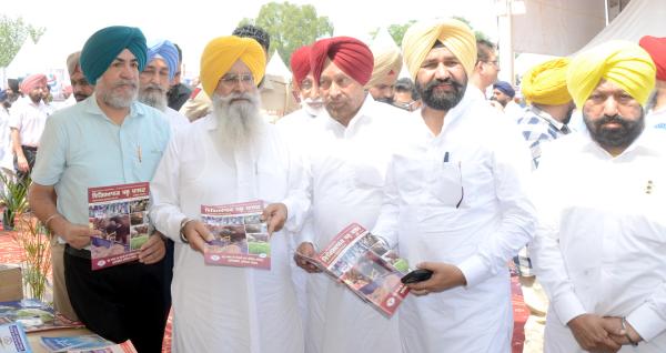 Dignitaries during mela visit